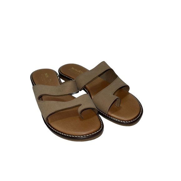 Coach And Four Woman Shoes Size 9 - Picture 1 of 8